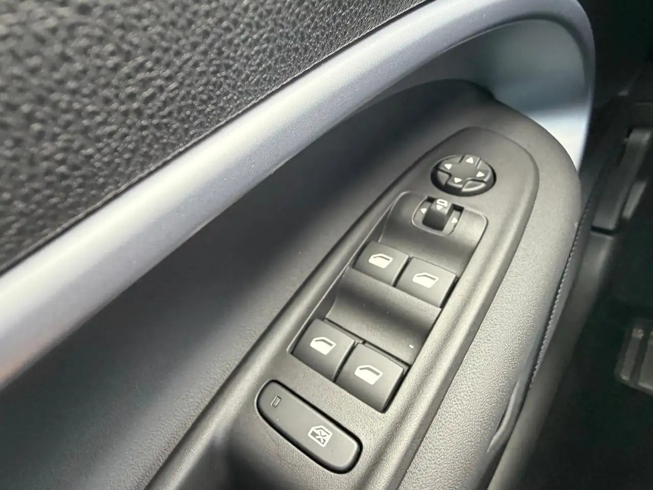 Jeep Avenger 1.2 t e-hybrid The North Face 4xe 145cv TETTO NERO 20