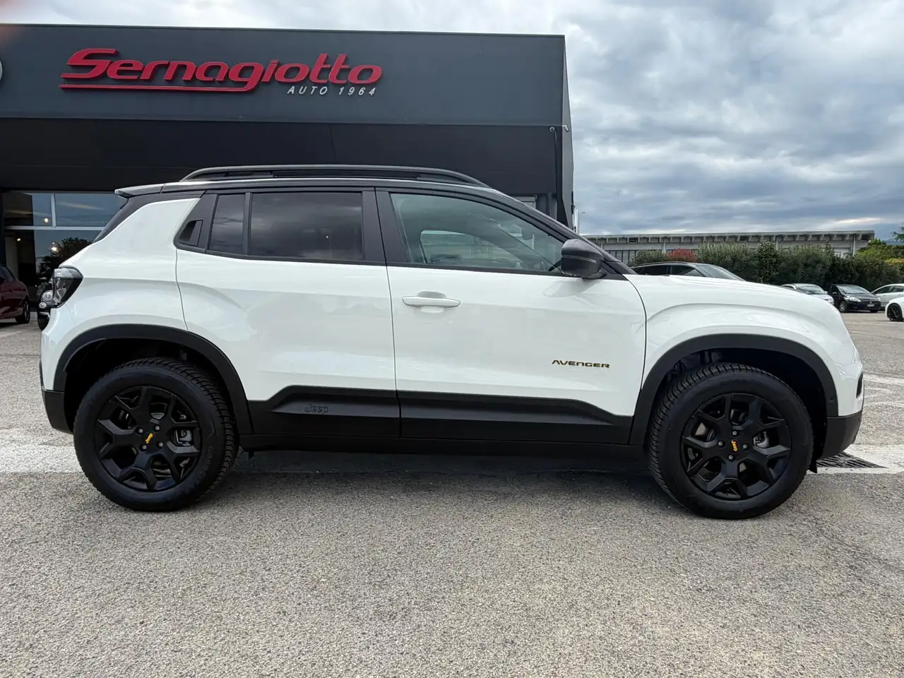 Jeep Avenger 1.2 t e-hybrid The North Face 4xe 145cv TETTO NERO 7
