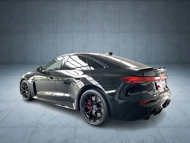 Audi RS5 view 3