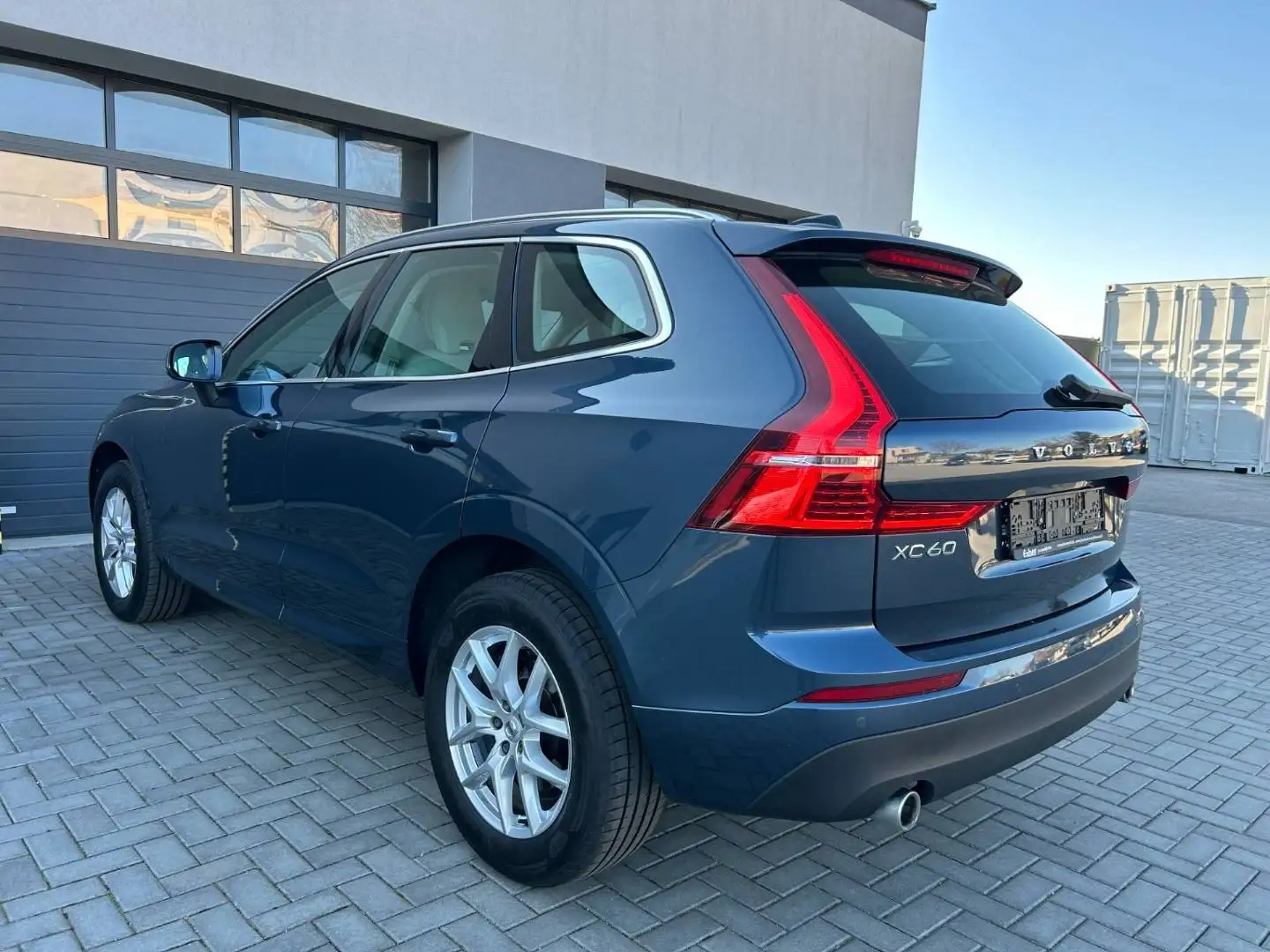 Volvo XC60 XC60 2.0D D3 Momentum Blau - 2