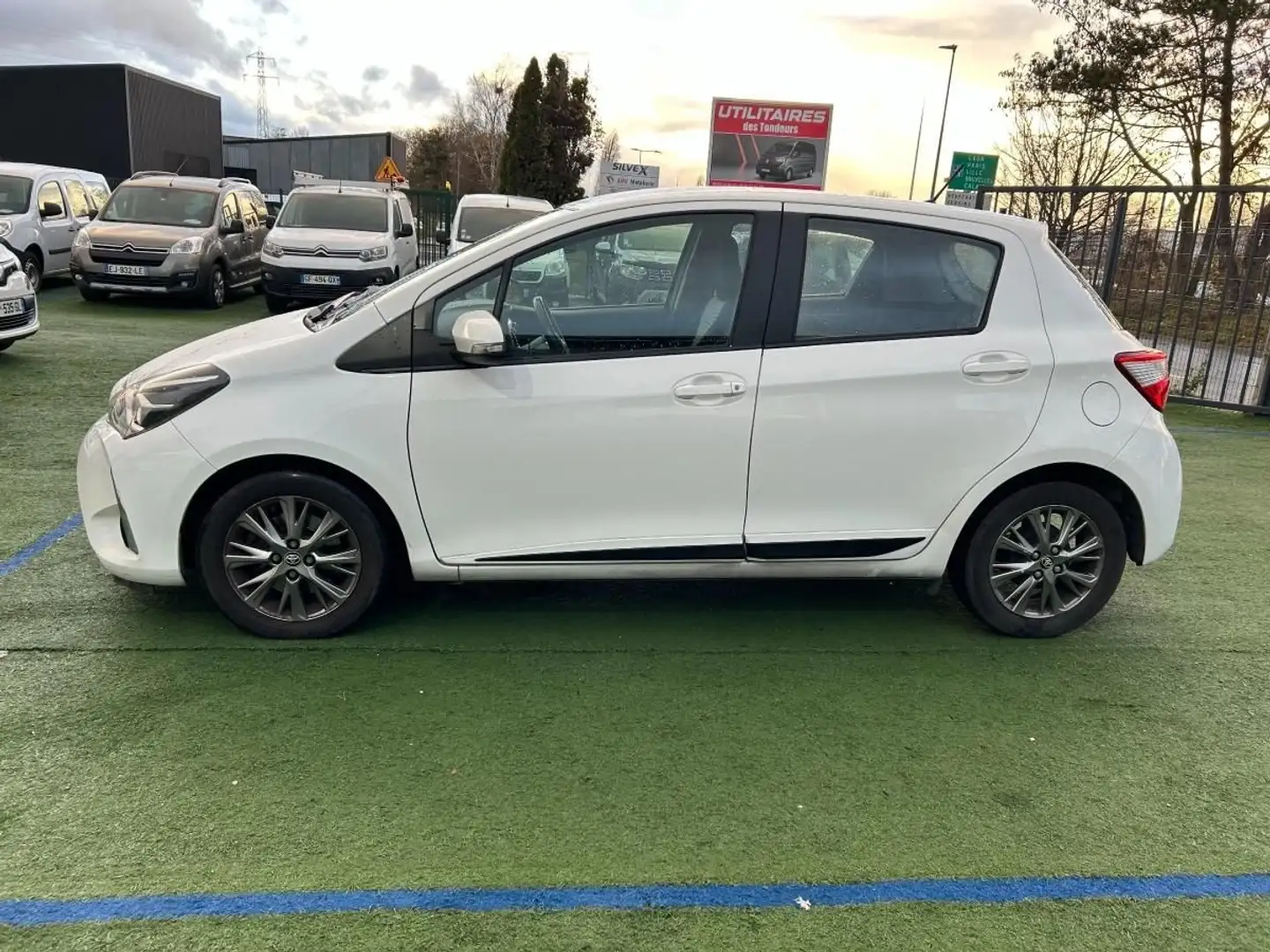 Toyota Yaris Société 2 places Réversible 5 places 1.4 D4D 90 DYNAMIC Blanc - 2