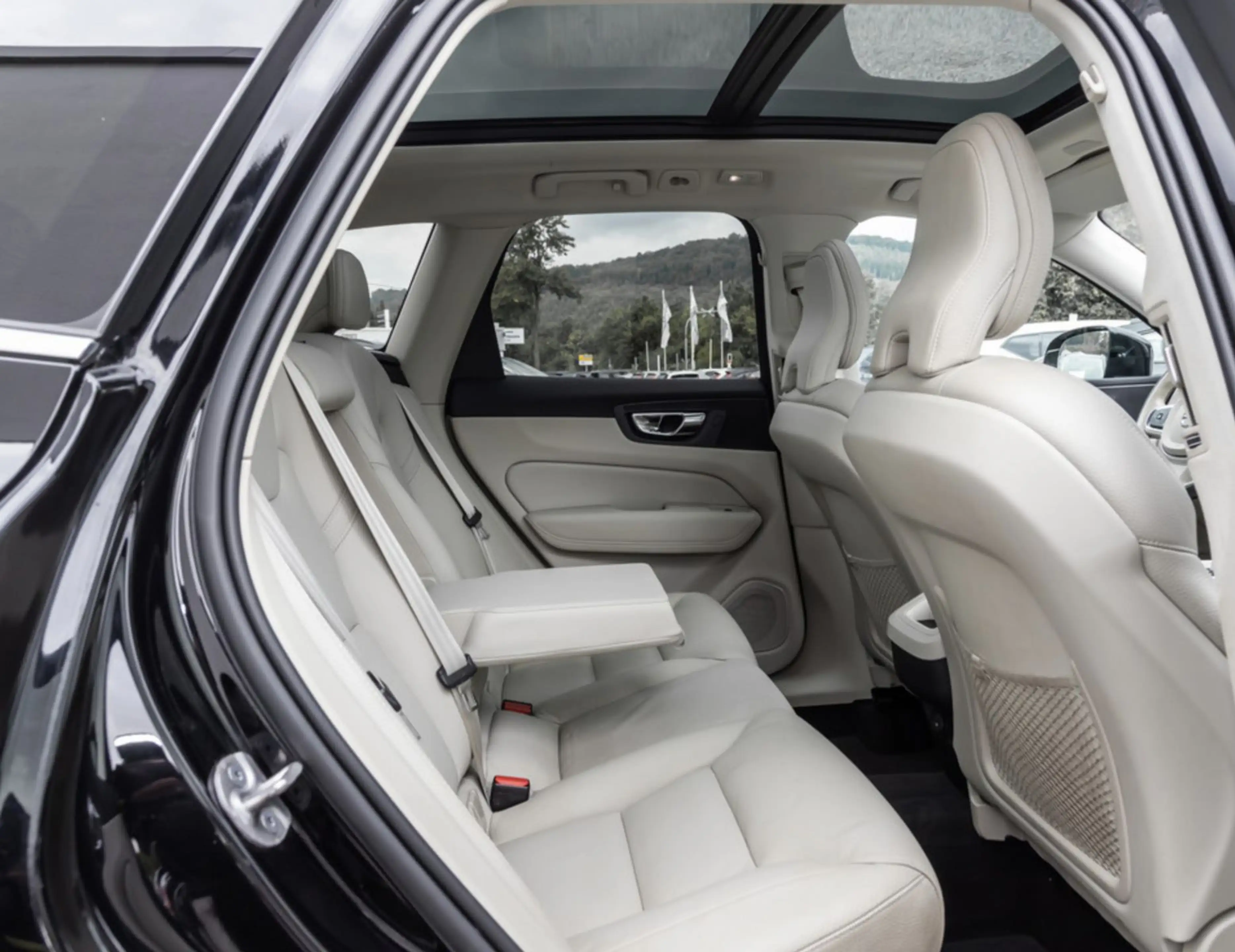 Volvo XC60 Plus Bright/Panorama/Kamera/Navi/LED/Memory — photo 6