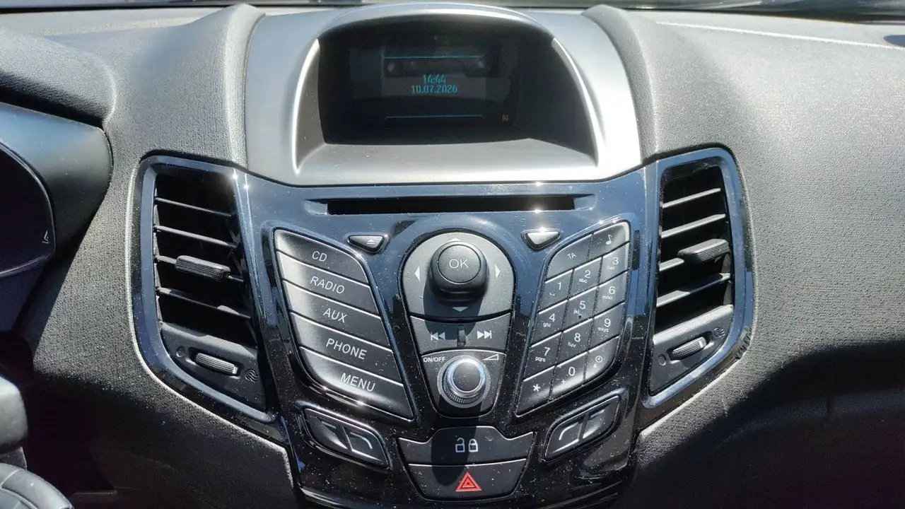 Ford Fiesta 3 portes — photo 28
