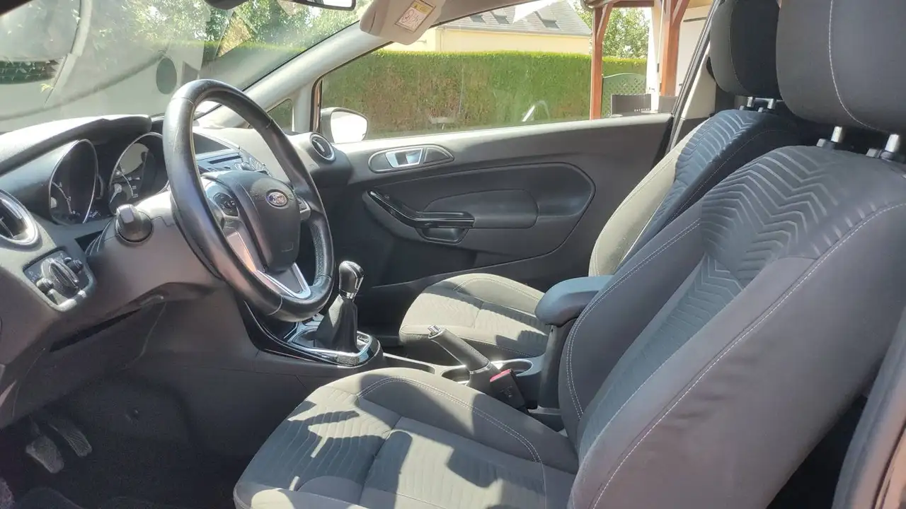 Ford Fiesta 3 portes — photo 26
