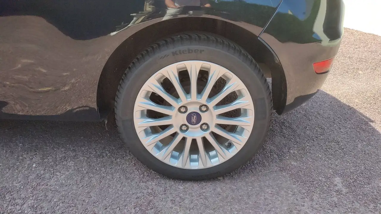 Ford Fiesta 3 portes — photo 19