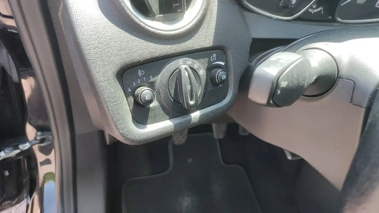 Ford Fiesta 3 portes — photo 13