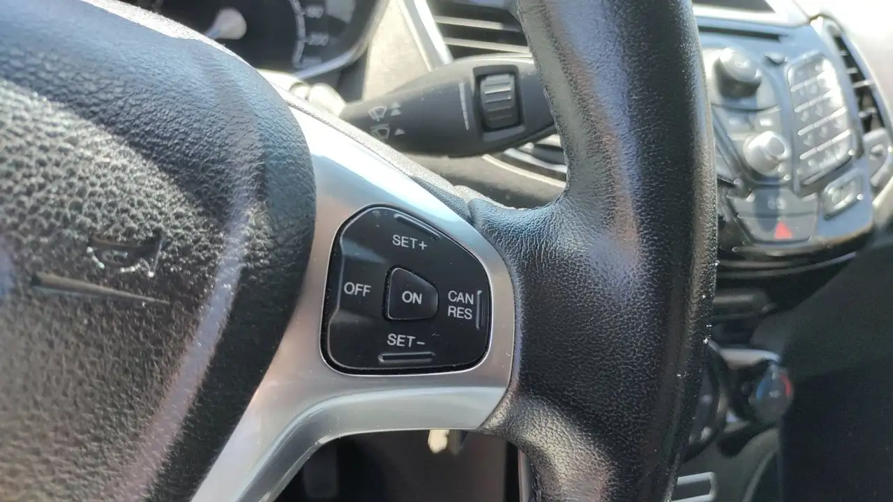 Ford Fiesta 3 portes — photo 27