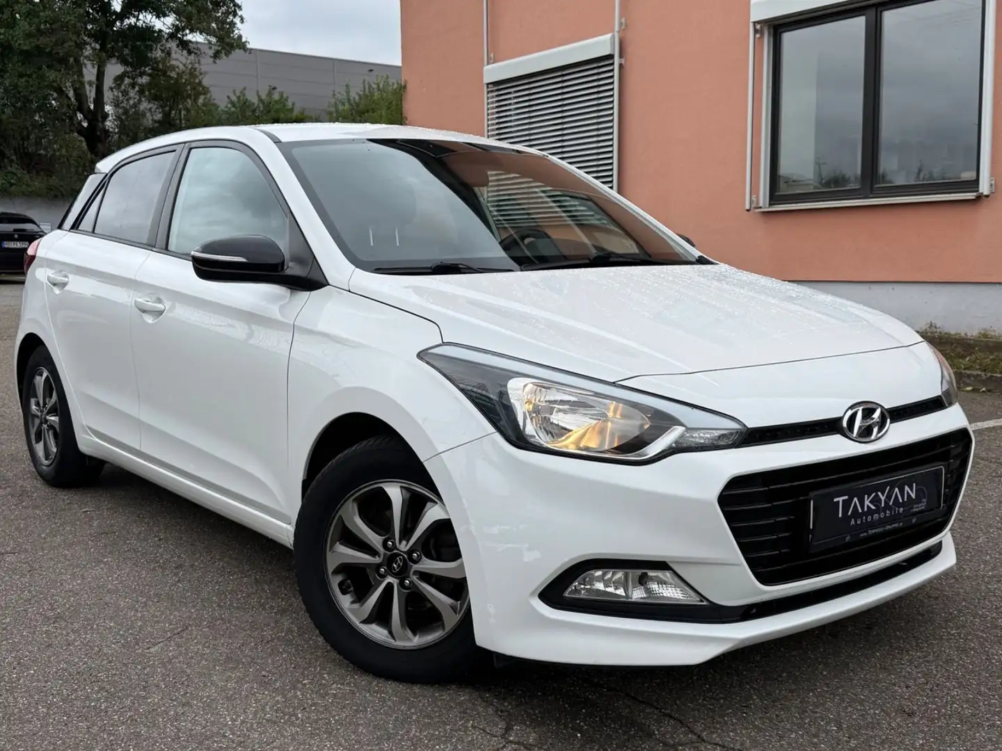 Hyundai i20 Passion / 2.Hand / Klima / SHZ Weiß - 1