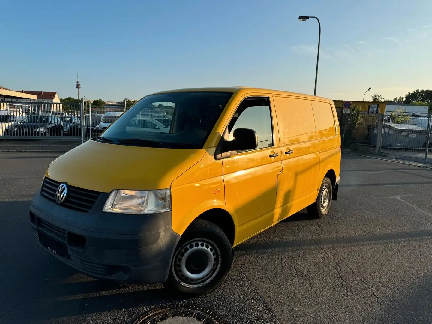 Volkswagen T5 Transporter 1.9 TDI, Жовтий - 1