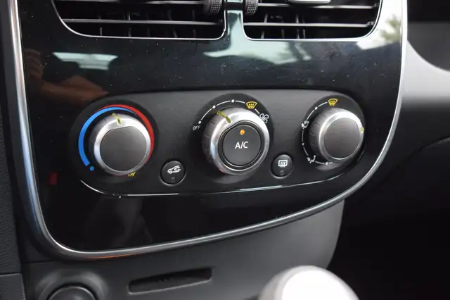 Renault Clio view 14