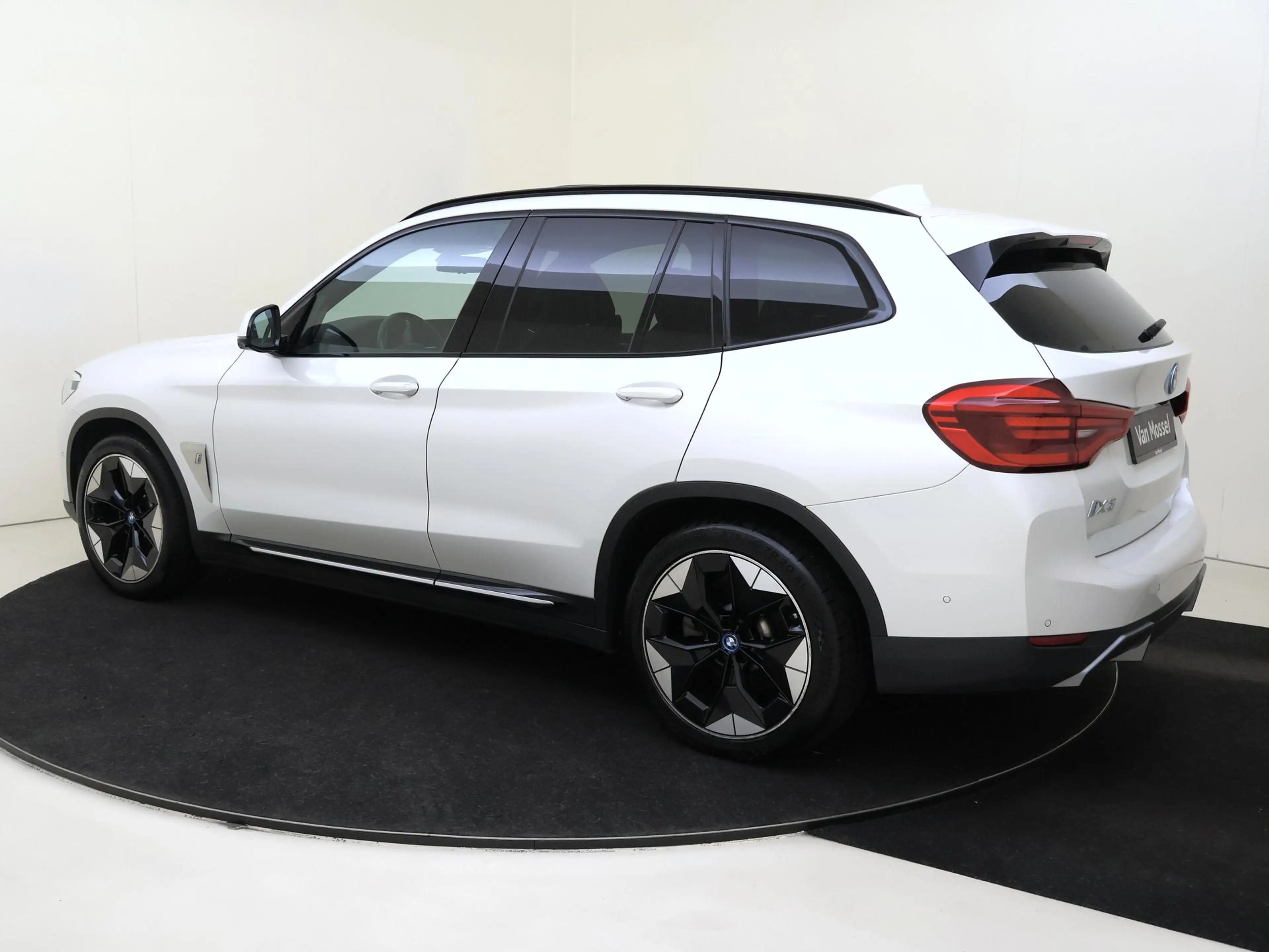 BMW iX3 High Executive 80 kWh Shadow line pack | Trekhaak — photo 3