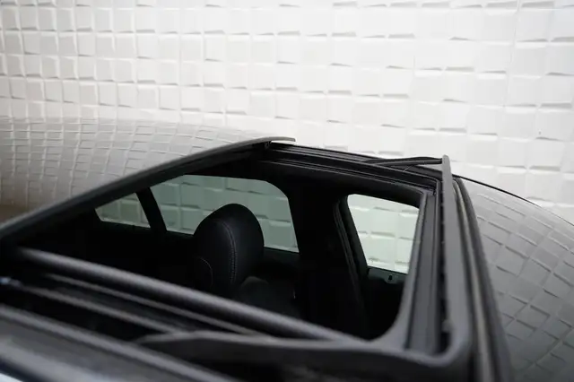 Mercedes-Benz C Class view 11