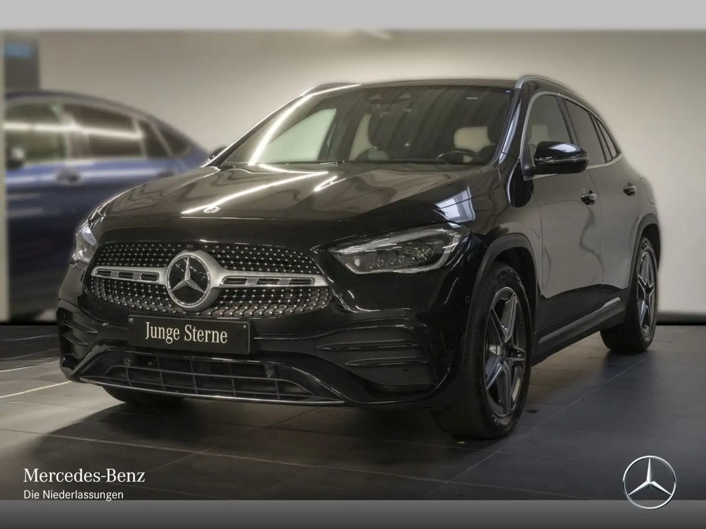 Mercedes-Benz GLA 200 4M AMG+AHK+MULTIBEAM+KAMERA+HUD+KEYLESS+8G Schwarz - 2