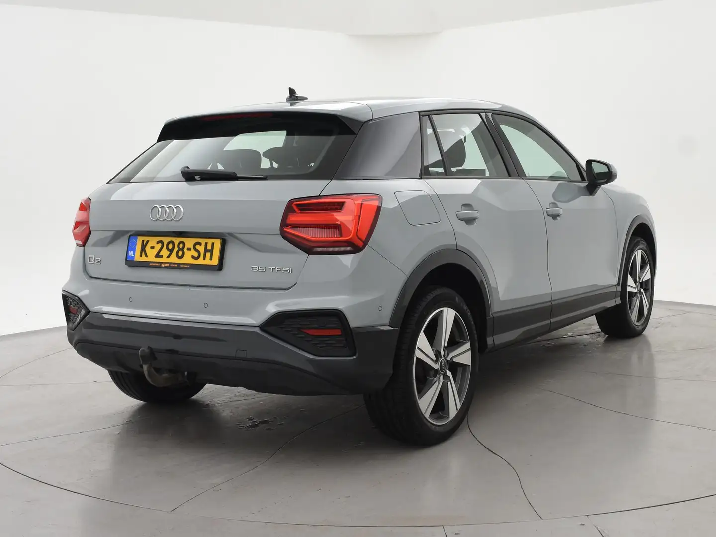 Audi Q2 35 TFSI 1.5T 4-CIL. 150 PK + DIGITALE COCKPIT TREK Gris - 2