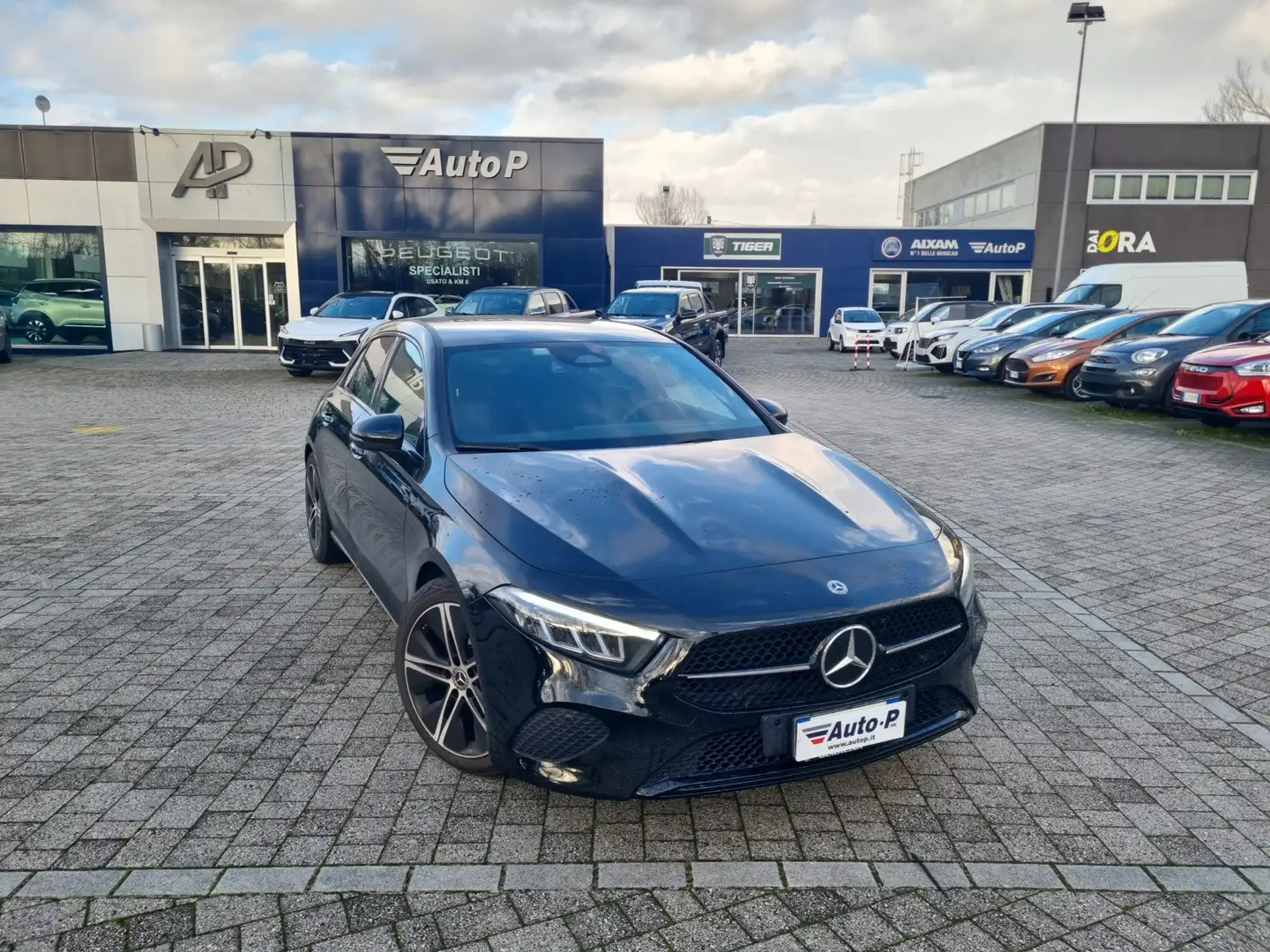 Mercedes-Benz A 180 A 180 Automatic Advanced Schwarz - 2