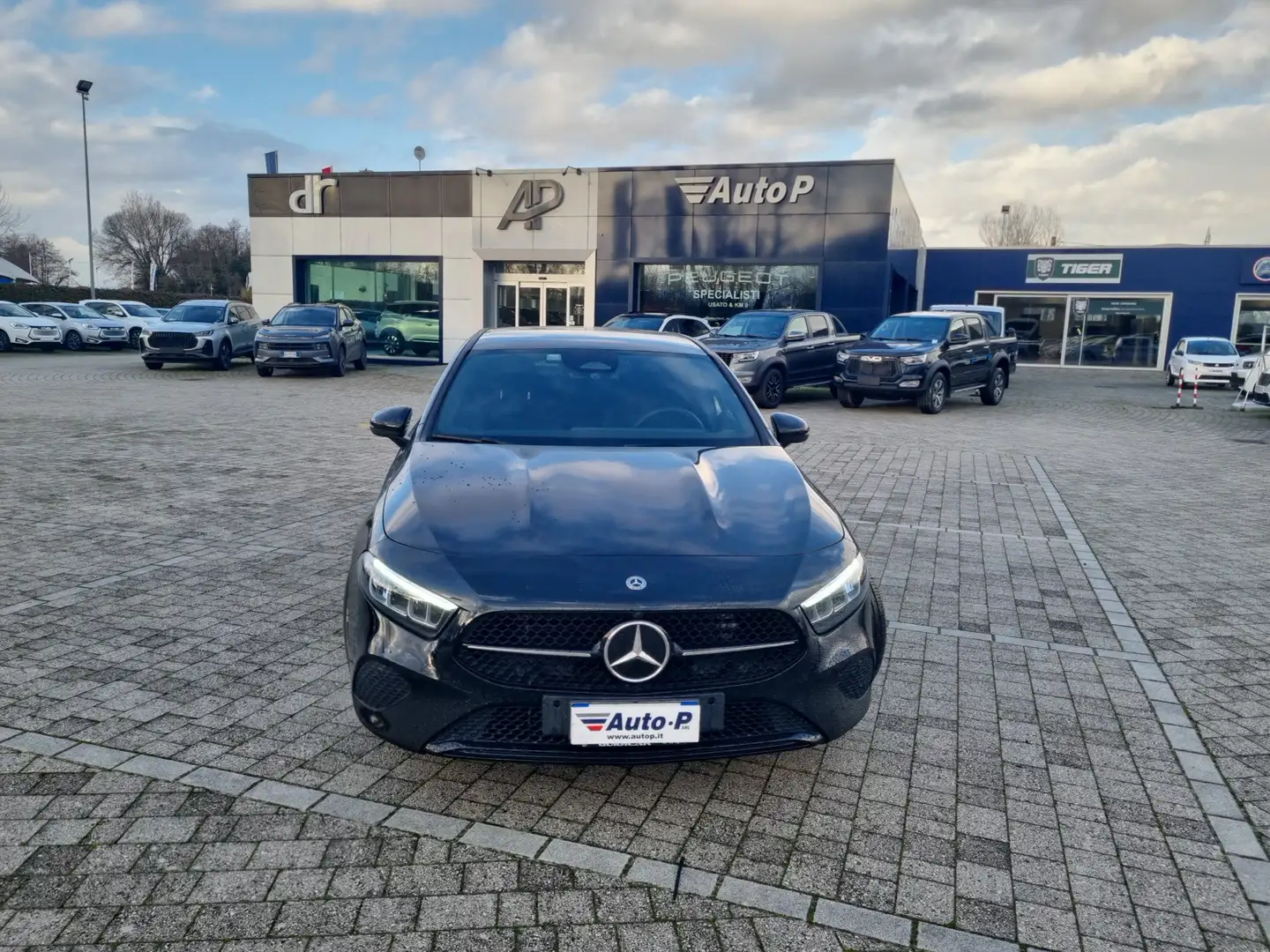 Mercedes-Benz A 180 A 180 Automatic Advanced Schwarz - 1