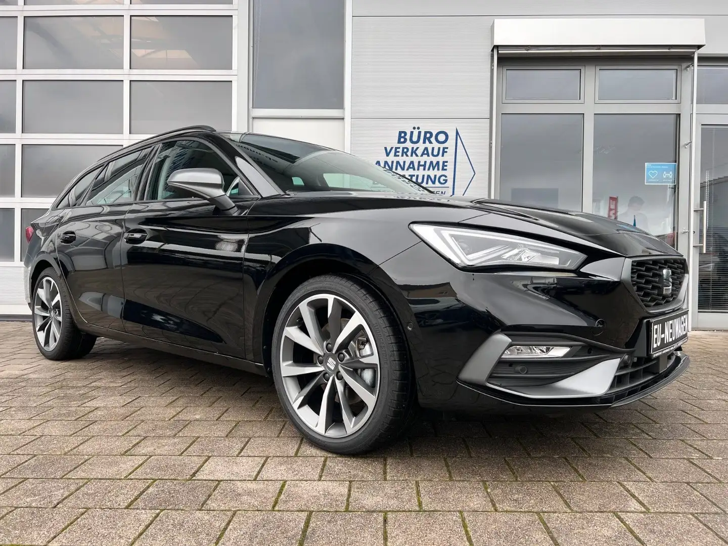 SEAT Leon ST 2.0 TDI DSG 4Drive FR KESSY AHK KAM LED Schwarz - 2