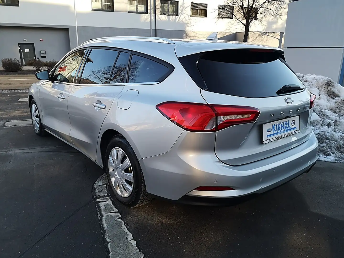 Ford Focus Traveller Automatik Silber - 2