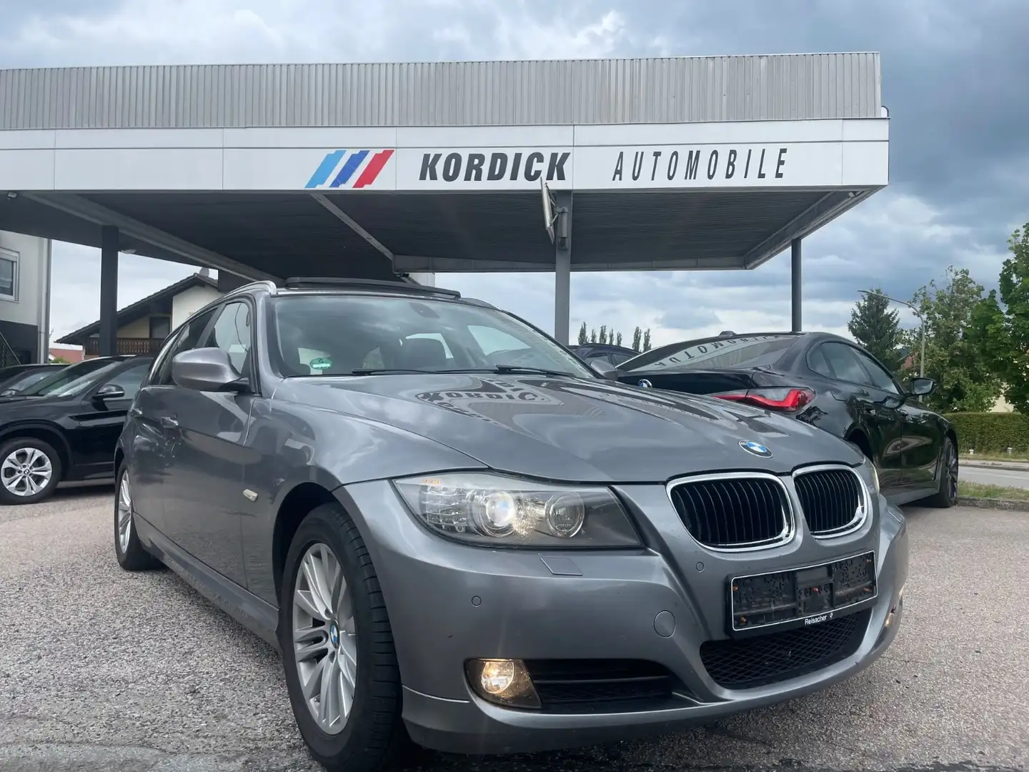 BMW 318 iA 2.0 TOURING E91/NAVI"PR"/XENON/PANO/LEDER Grey - 1
