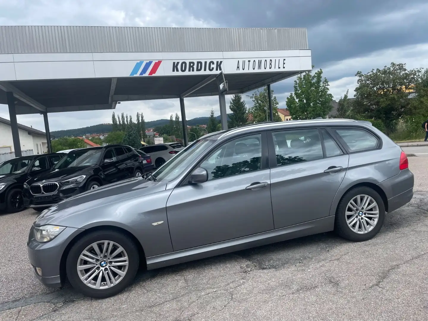 BMW 318 iA 2.0 TOURING E91/NAVI"PR"/XENON/PANO/LEDER Grey - 2