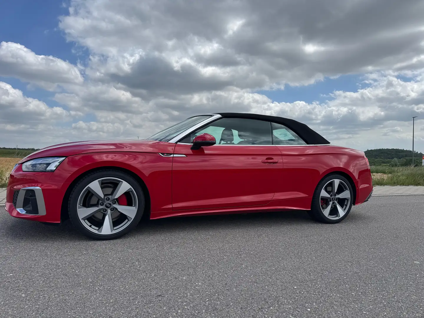 Audi A5 A5 Cabrio 40 TFSI quattro S tronic S line Rot - 1