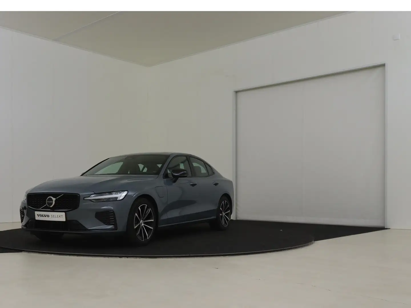 Volvo S60 2.0 Recharge T6 AWD Ultimate Dark | Bowers & Wilki Grijs - 2