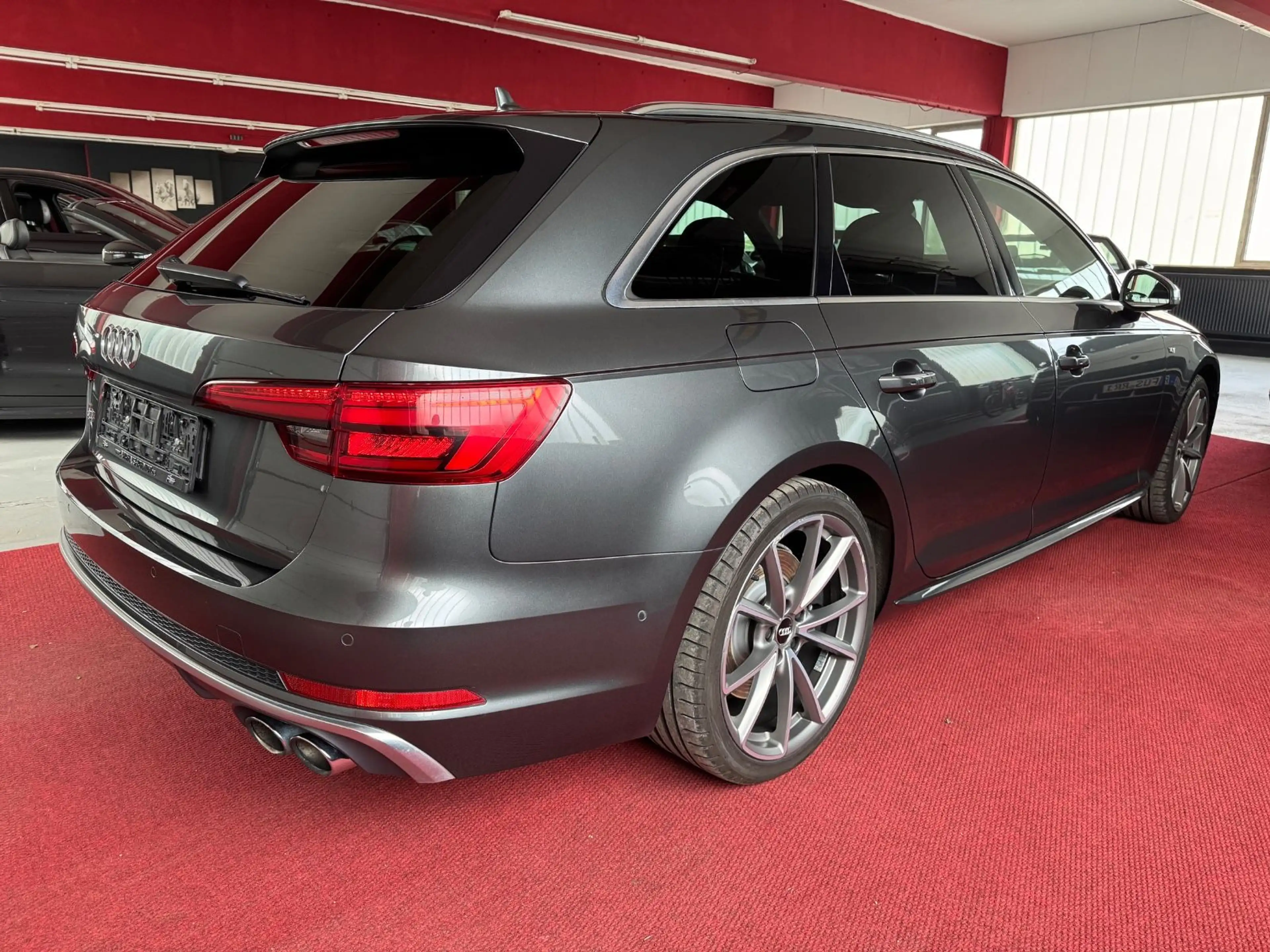 Audi S4 Avant 3.0TFSI Pano Virtual Matrix ACC B&O 19" — photo 8