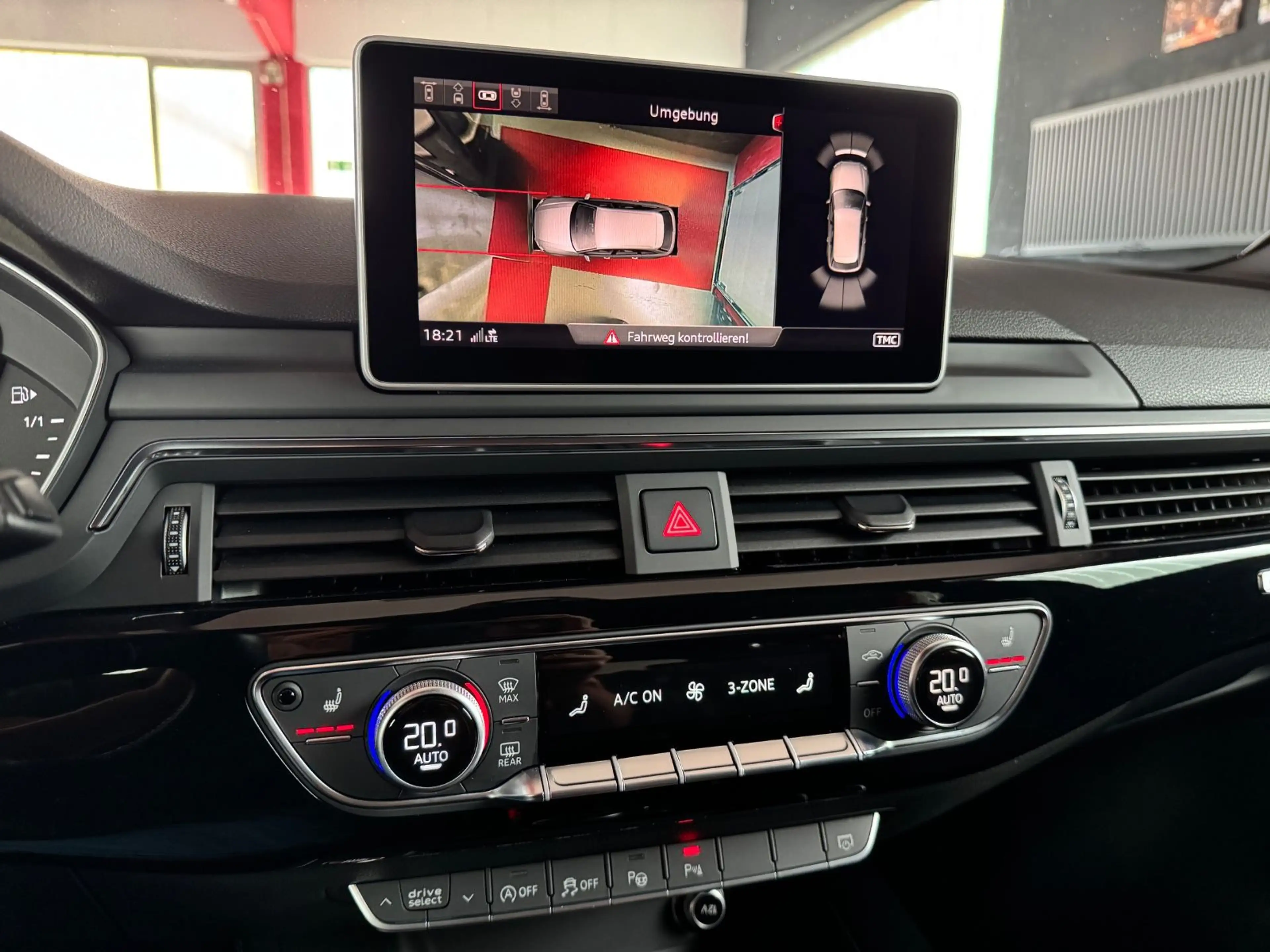 Audi S4 Avant 3.0TFSI Pano Virtual Matrix ACC B&O 19" — photo 12