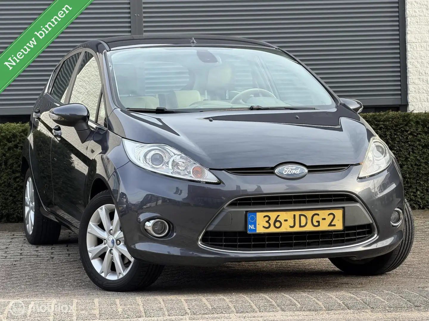 Ford Fiesta 1.25 Ghia|NAP|APK|AIRCO|ELEKPAKKET Grijs - 1