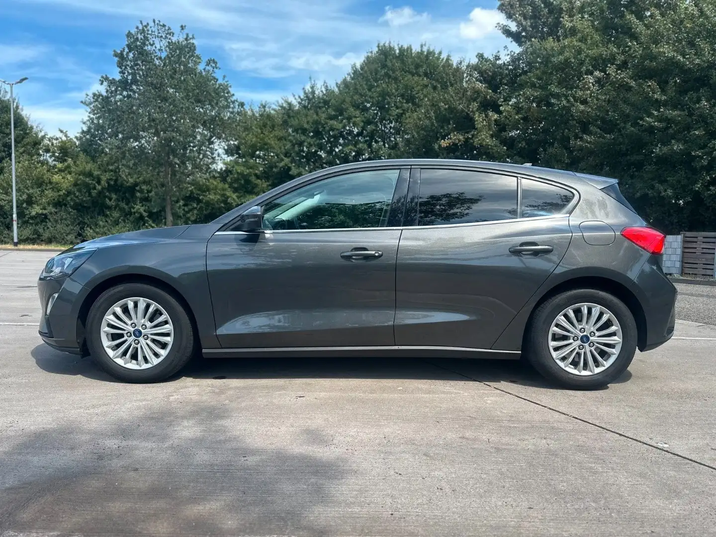 Ford Focus Lim Titanium RFK SPUR LED NAVI SEHR SAUBER Gris - 2