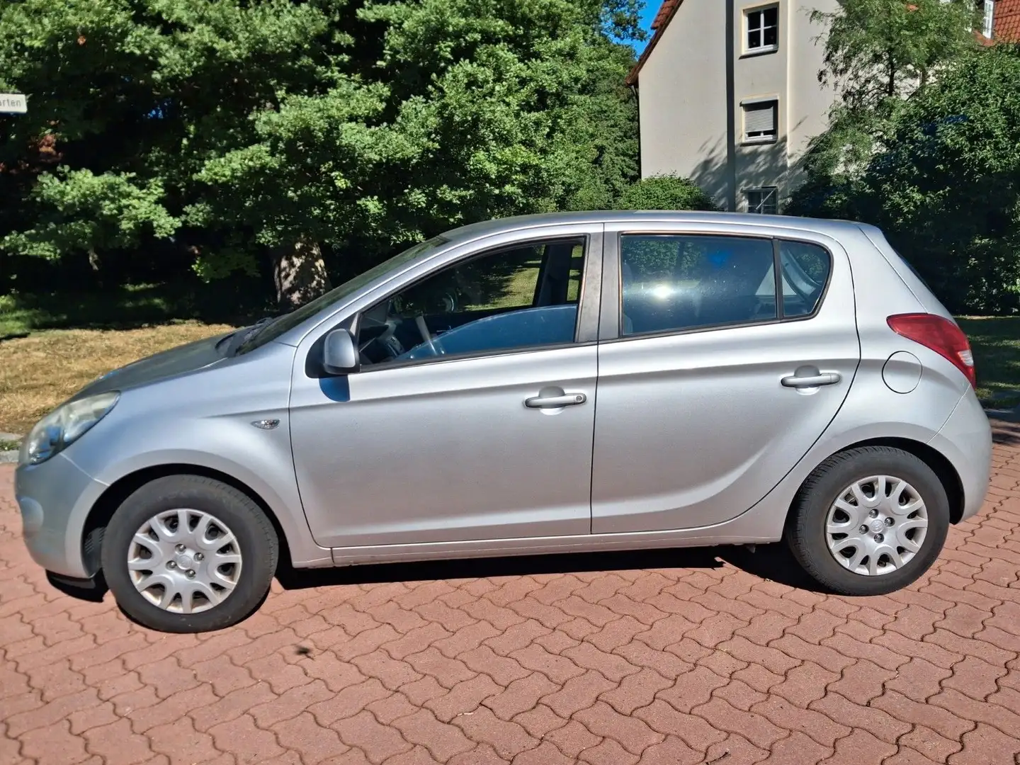 Hyundai i20 1.2 Comfort Silber - 2