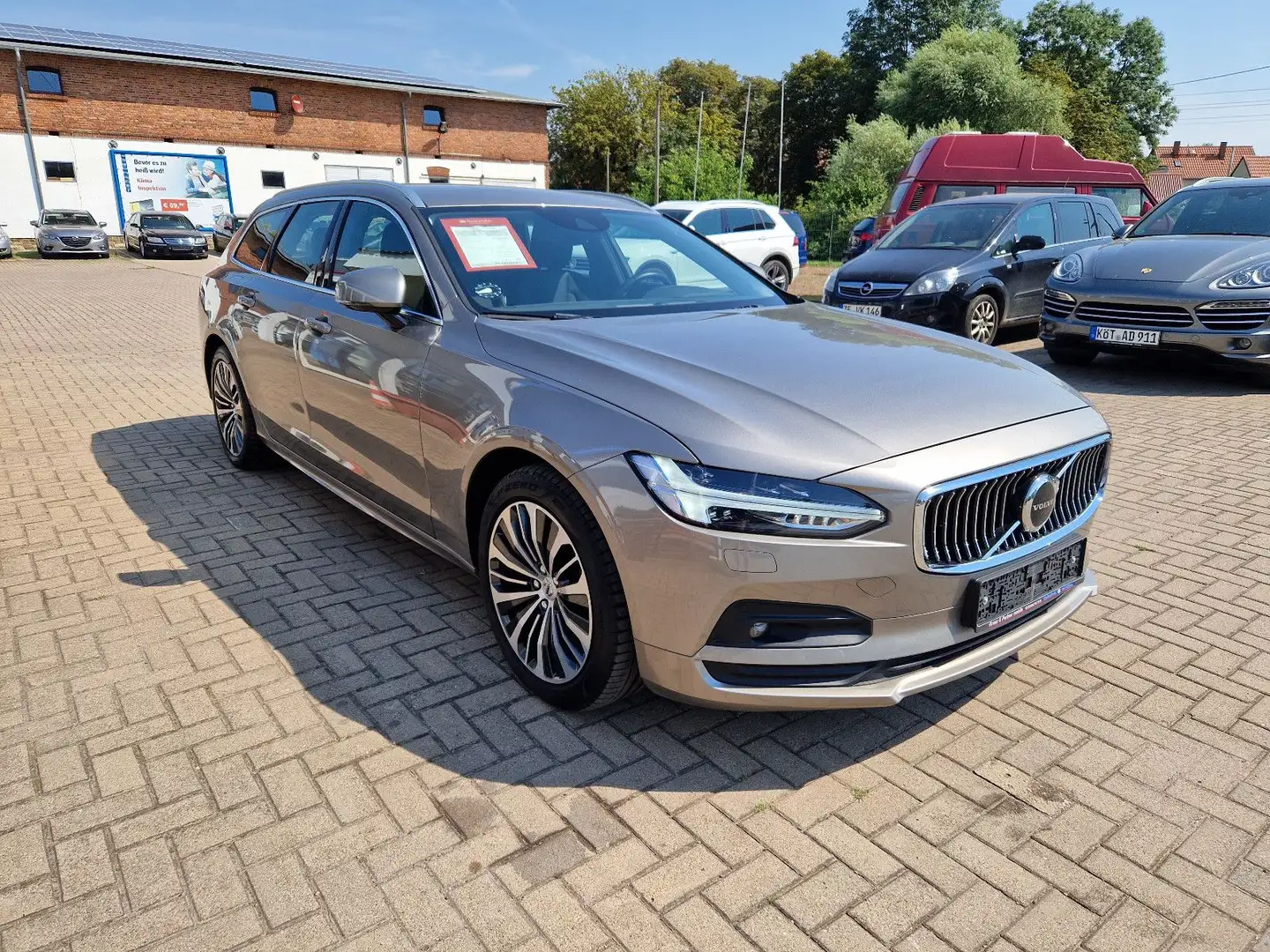 Volvo V90 Momentum Pro MildHybrid, Navi,ACC,ex.leasing Beige - 2