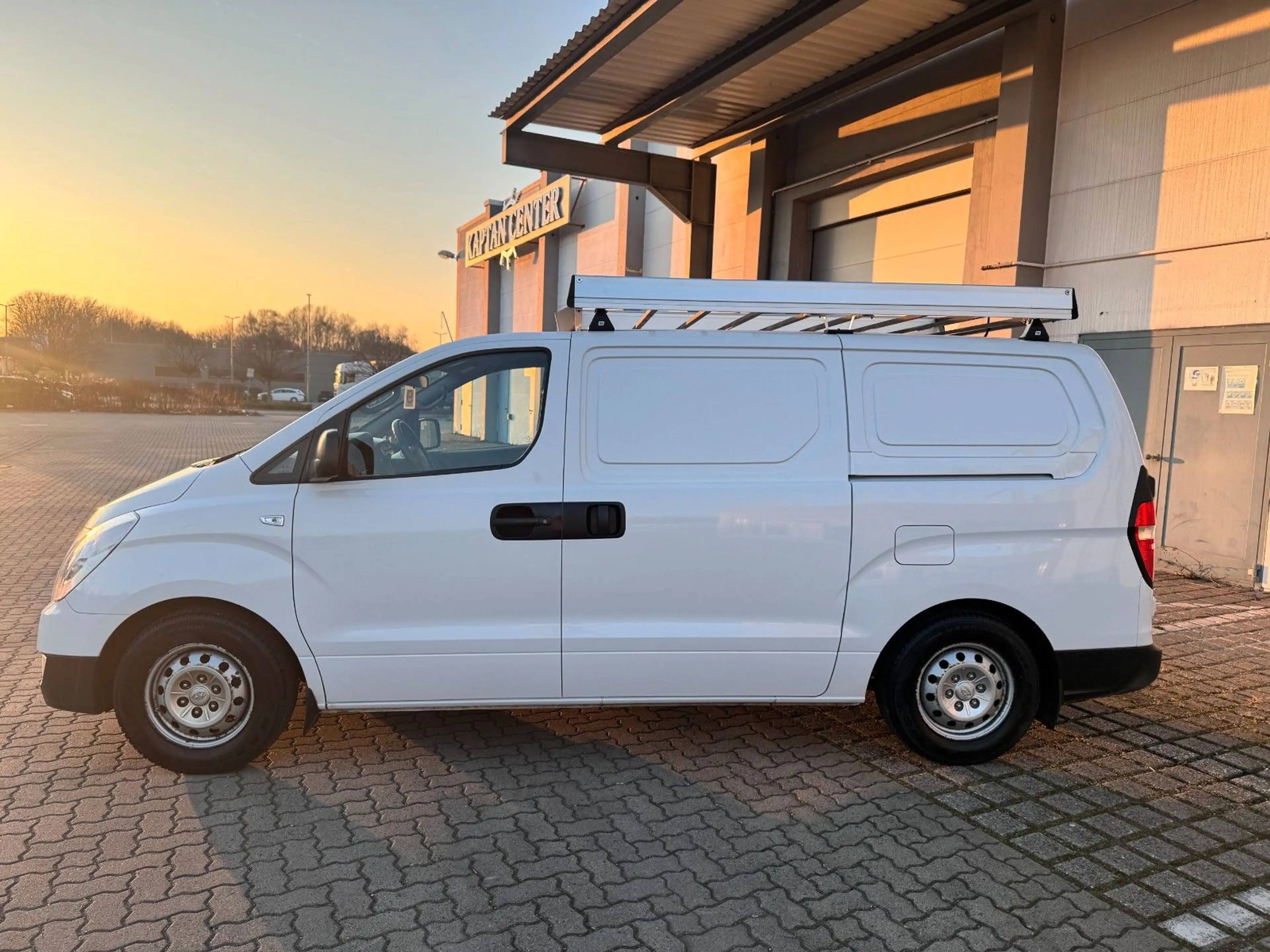 Hyundai H-1 Kasten*1.HAND*KLIMA*AUTOMATIK*REGALE*SORTIMO — photo 3