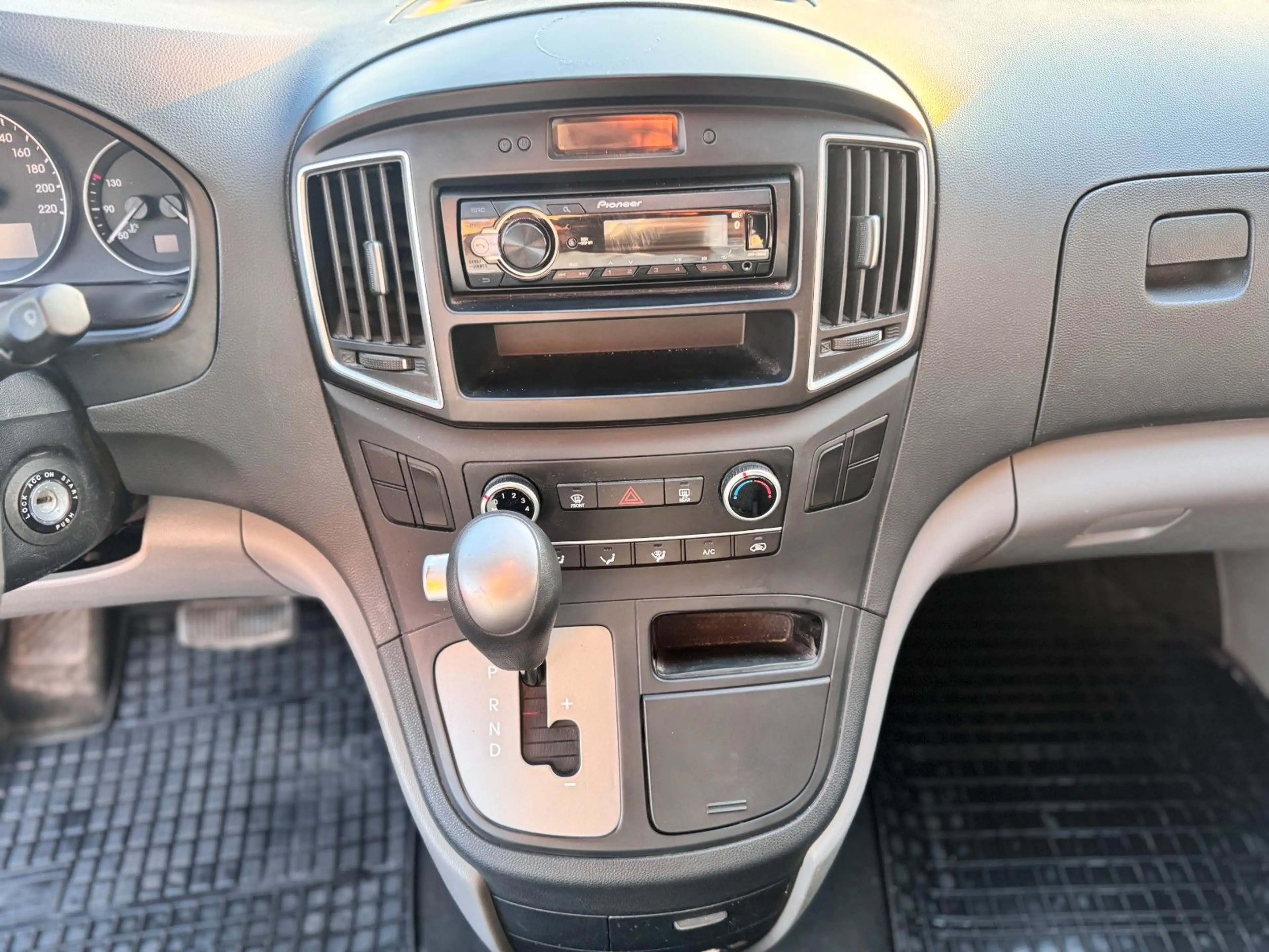 Hyundai H-1 Kasten*1.HAND*KLIMA*AUTOMATIK*REGALE*SORTIMO — photo 15