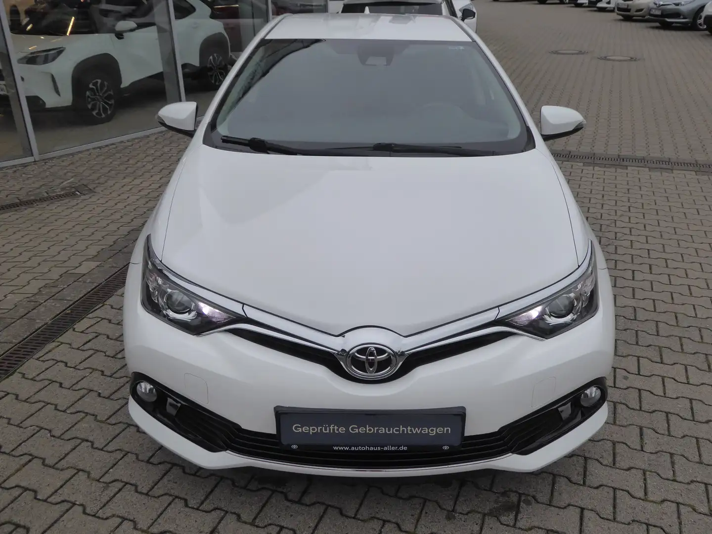 Toyota Auris 1.2 Comfort + Anhängerkupplung Weiß - 2