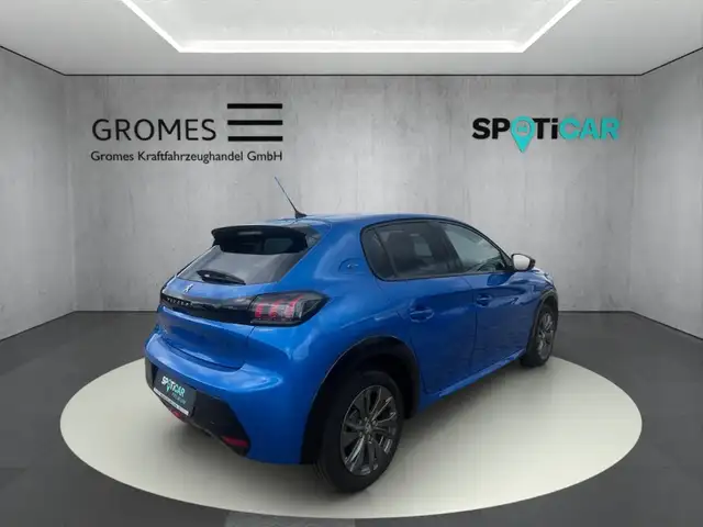 Peugeot 208 view 3
