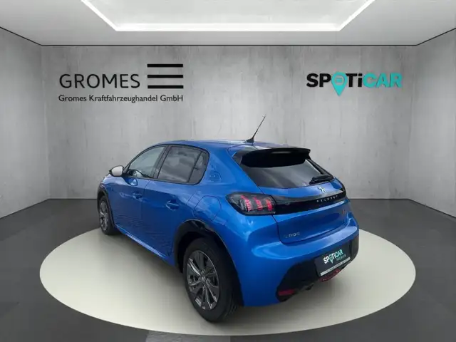 Peugeot 208 view 5