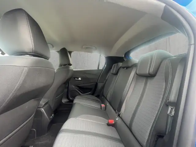 Peugeot 208 view 8