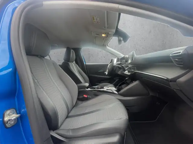 Peugeot 208 view 13