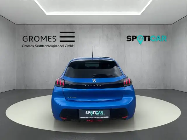 Peugeot 208 view 4