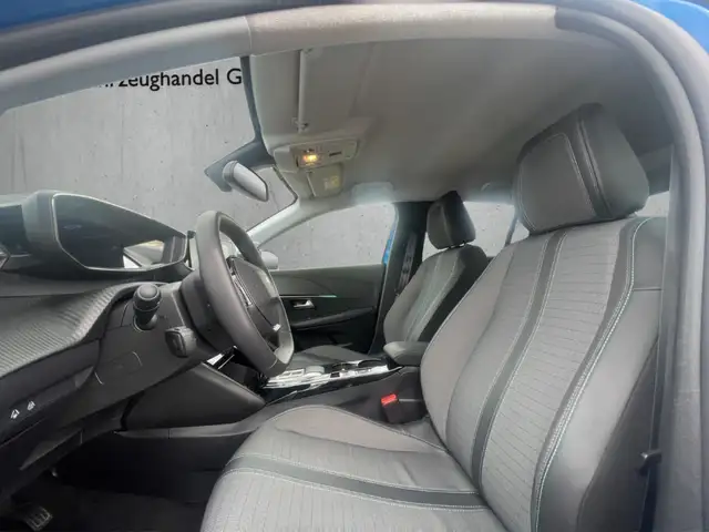 Peugeot 208 view 9