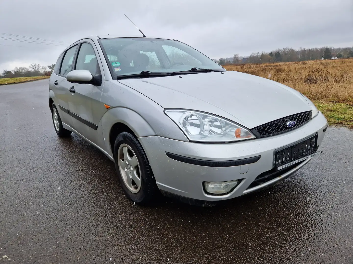 Ford Focus Tüv bei Kauf neu. Silber - 2