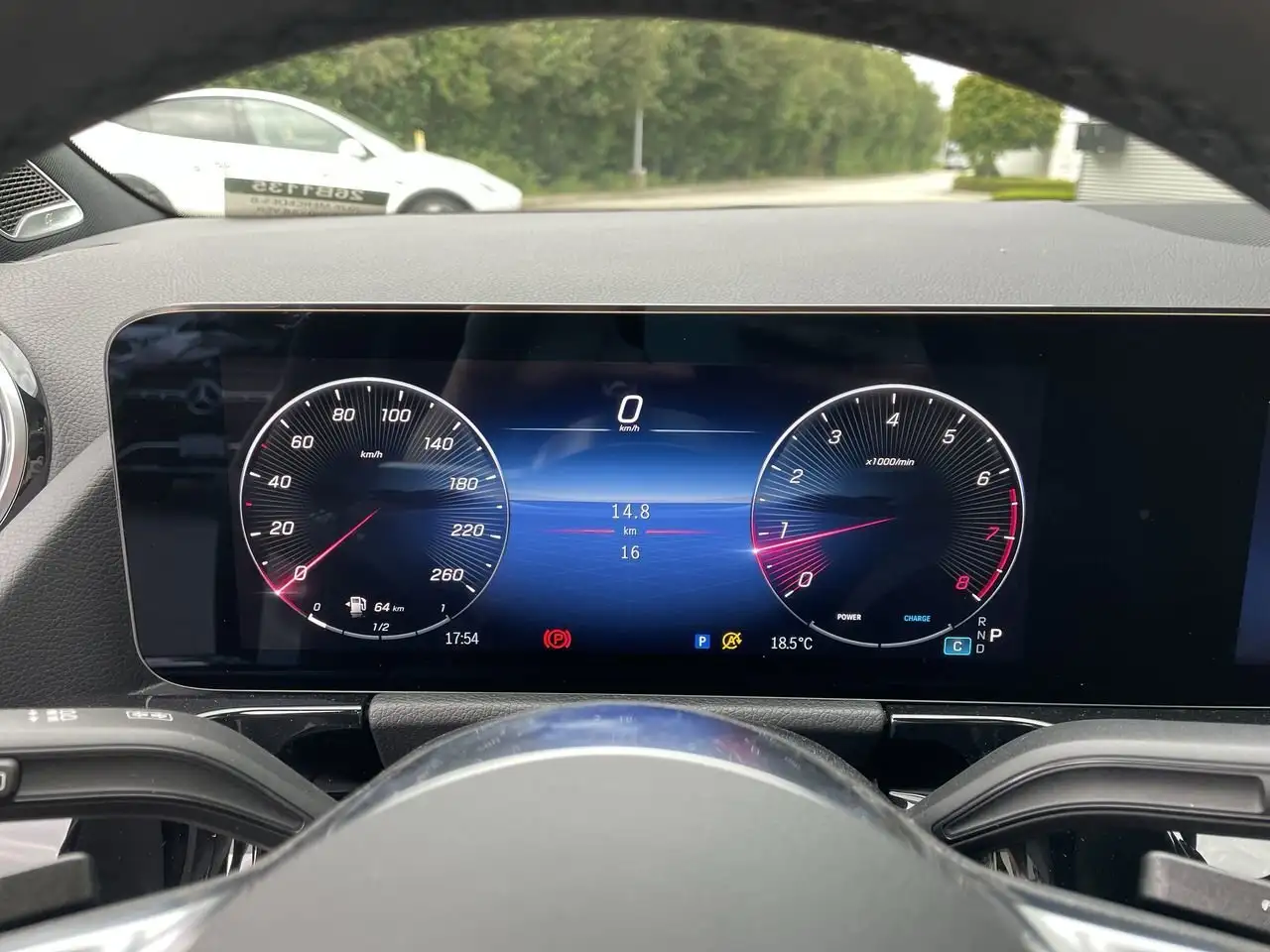 Mercedes-Benz GLA снимка Mercedes-Benz GLA