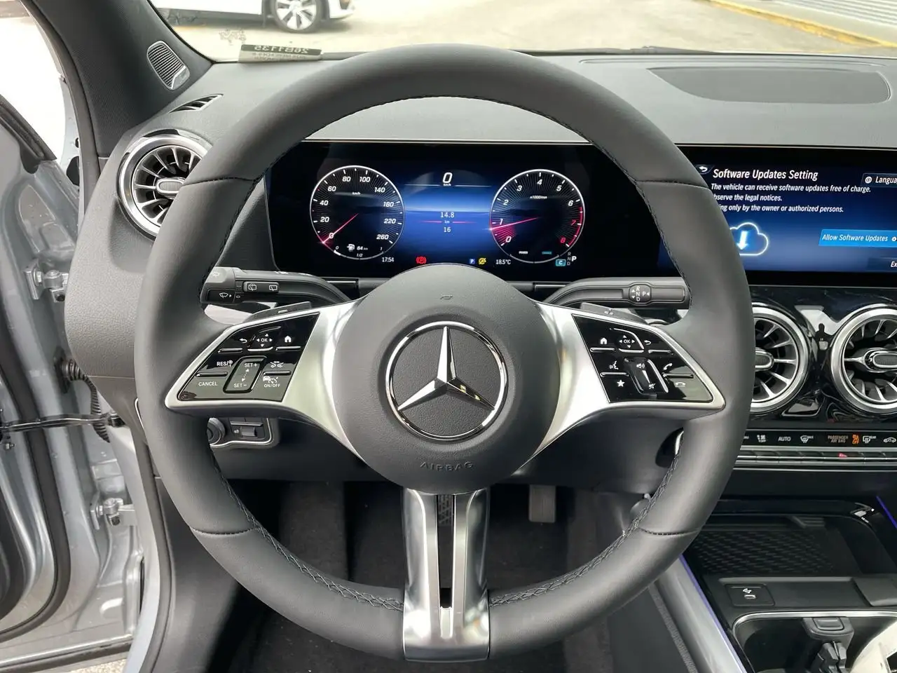 Mercedes-Benz GLA снимка Mercedes-Benz GLA
