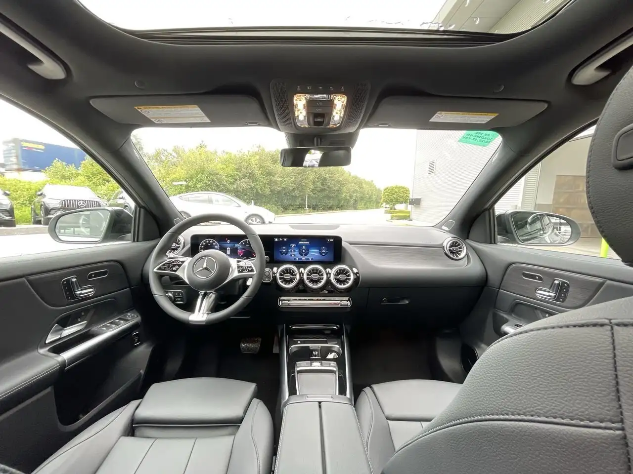 Mercedes-Benz GLA снимка Mercedes-Benz GLA