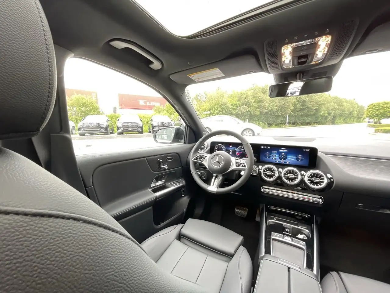 Mercedes-Benz GLA снимка Mercedes-Benz GLA