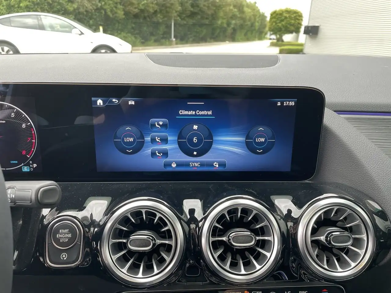 Mercedes-Benz GLA снимка Mercedes-Benz GLA