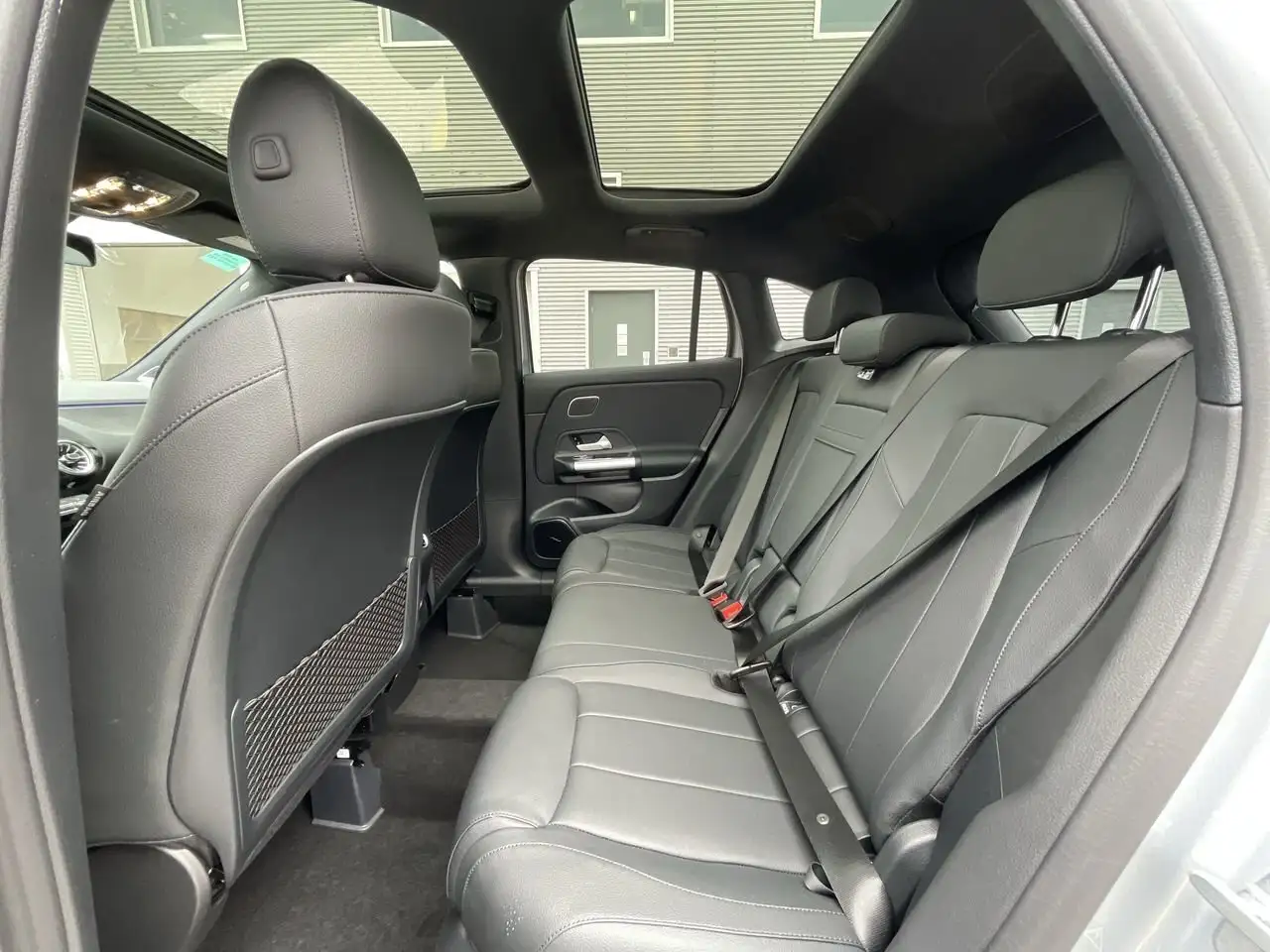 Mercedes-Benz GLA снимка Mercedes-Benz GLA