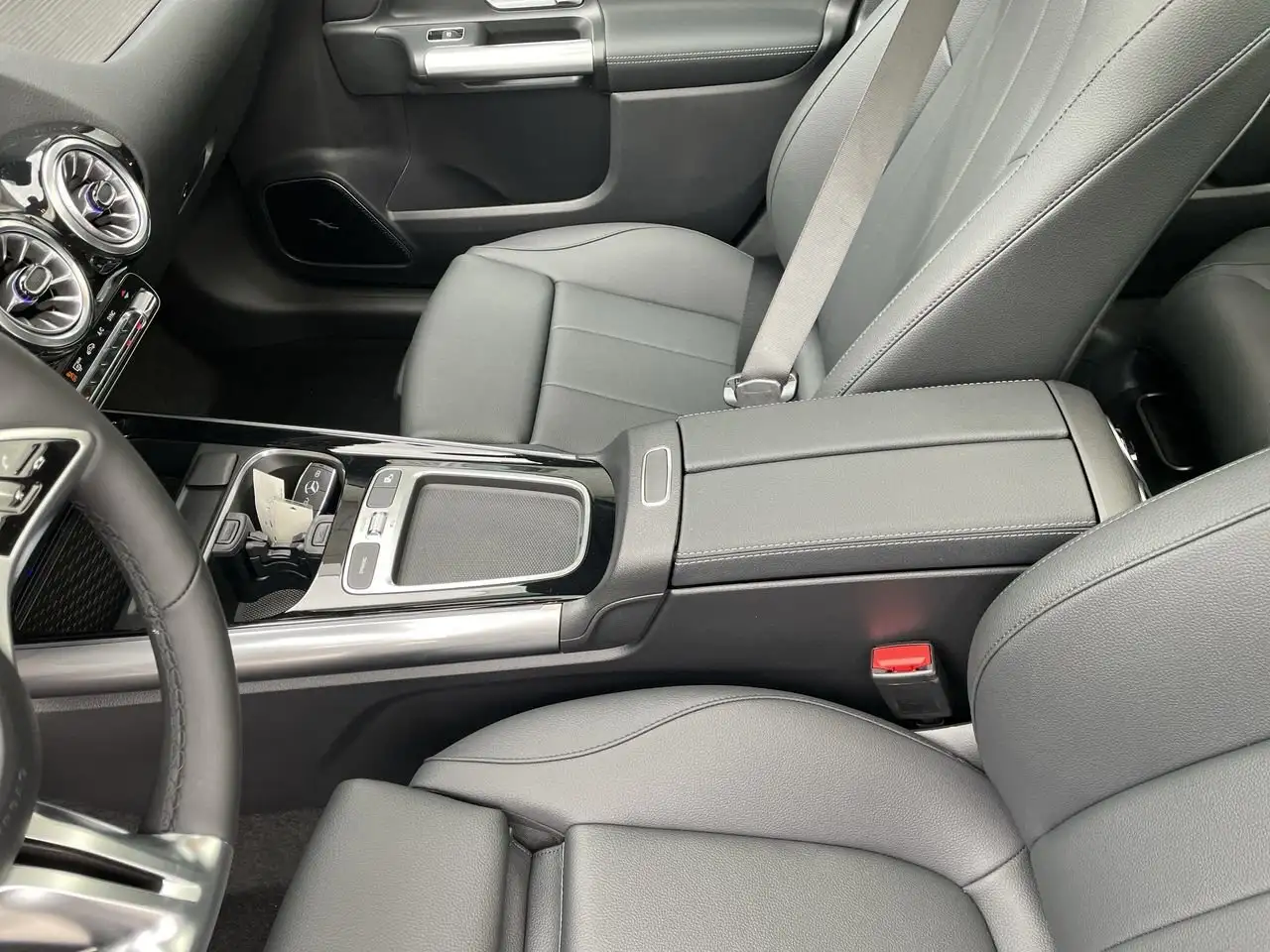 Mercedes-Benz GLA снимка Mercedes-Benz GLA