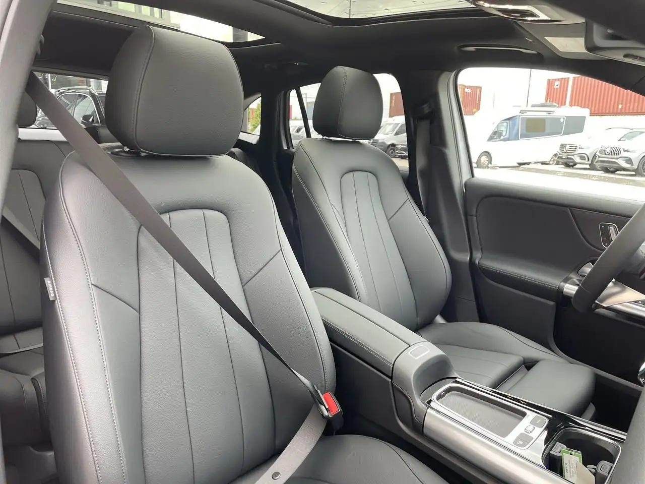 Mercedes-Benz GLA снимка Mercedes-Benz GLA